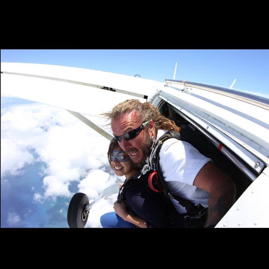 Sky dive in Hawaii - Jumping out of a plane