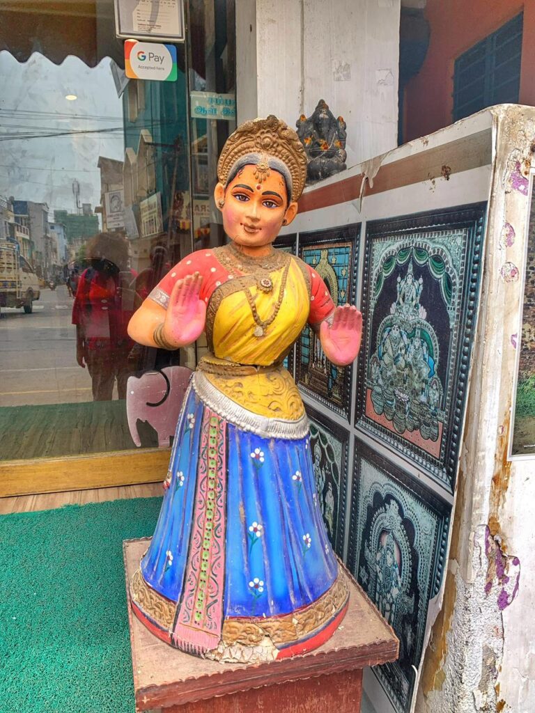 Buy the dancing Thanjavur dolls - Thanjavur