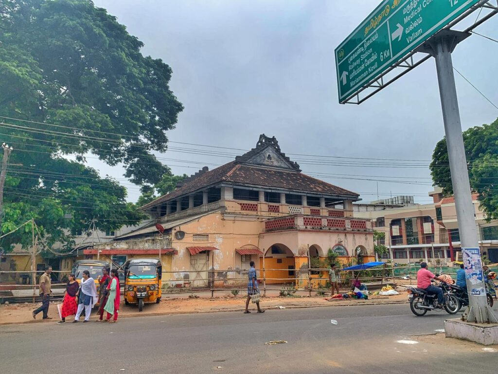 Walk around the city to see old monuments - Thanjavur