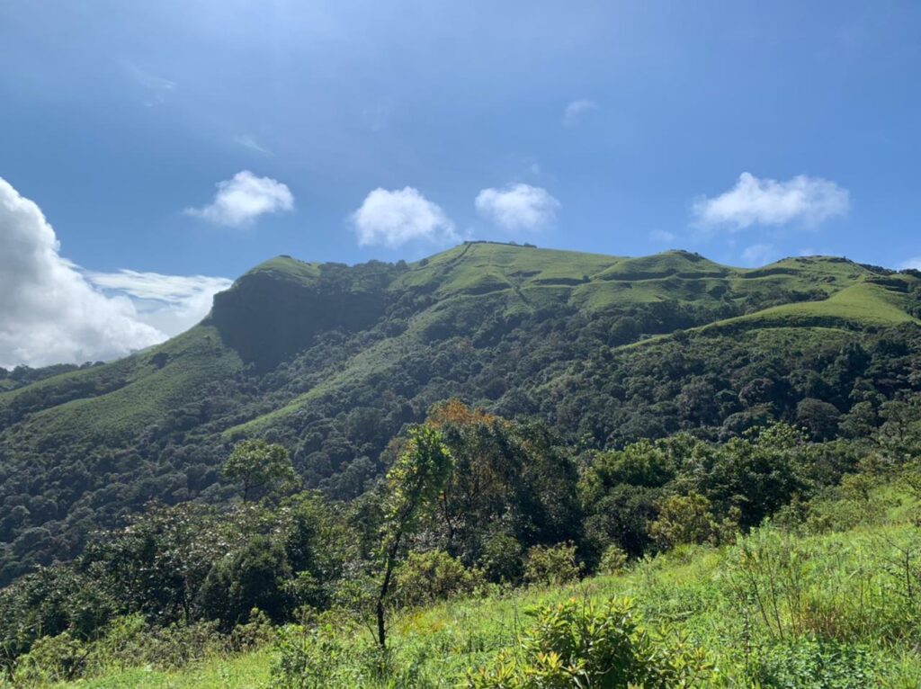 Bandaje Arbi Falls trek via Ballalarayana Durga Fort