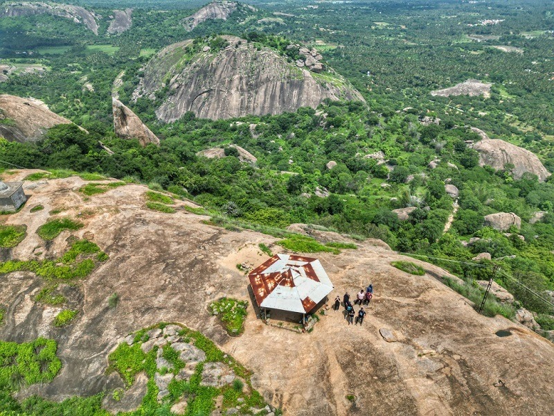 view of the peak and teh shelter at the top